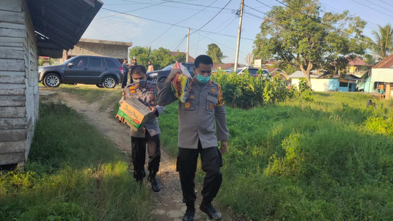 Tangis Haru 5 Warga Disabilitas Penerima Bantuan Sembako, Sambut Kedatangan Kapolres Inhu