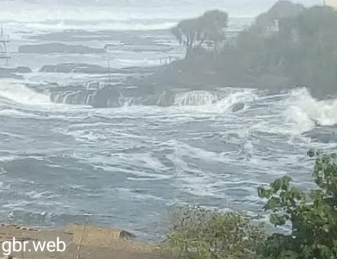 Gelombang Laut Pantai Santolo Telan Satu Orang Korban