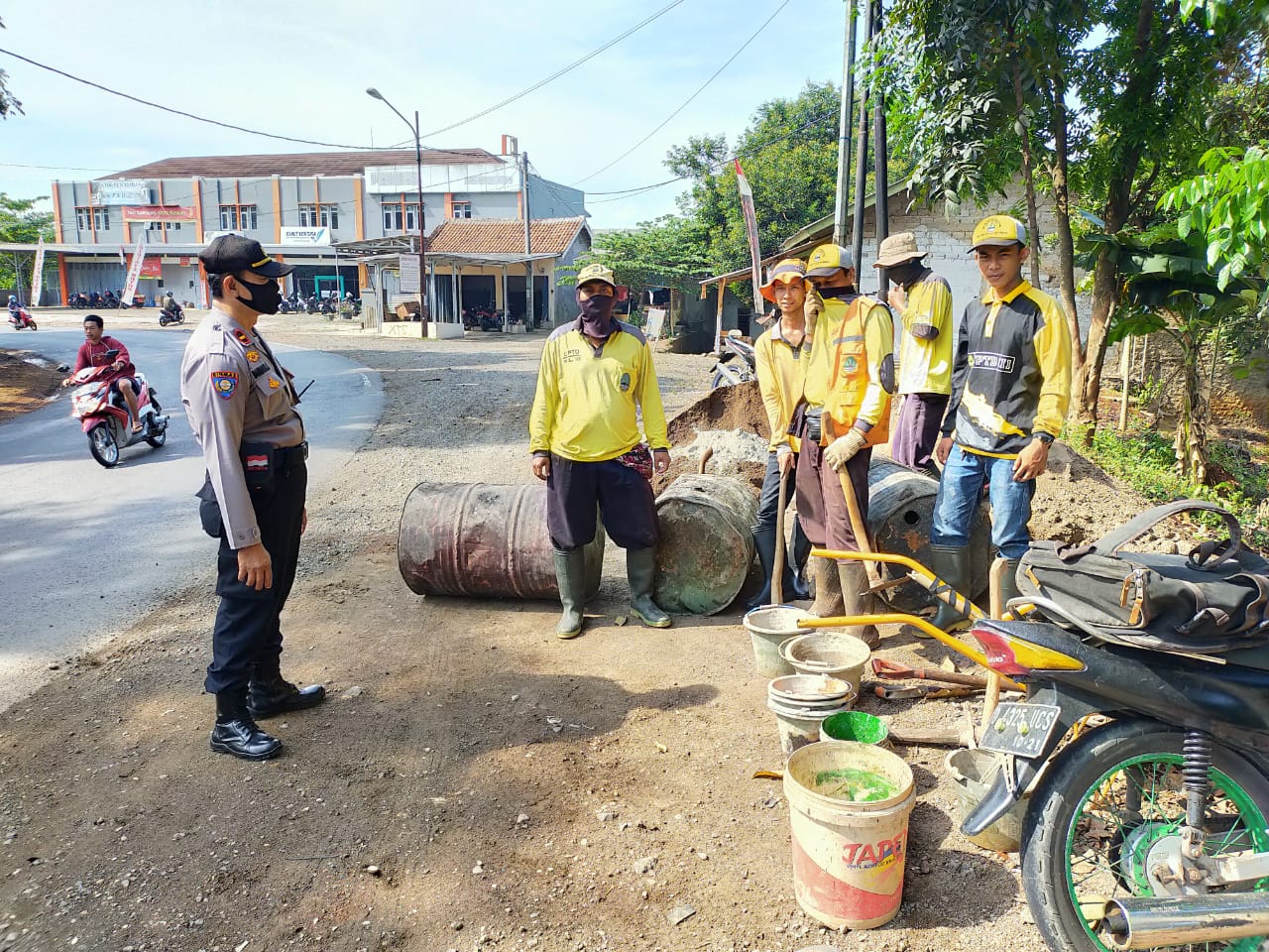 Polres Subang Polda Jabar Beri Himbauan Protokol Kesehatan 3M Kepada Pekerja dari Dinas PU