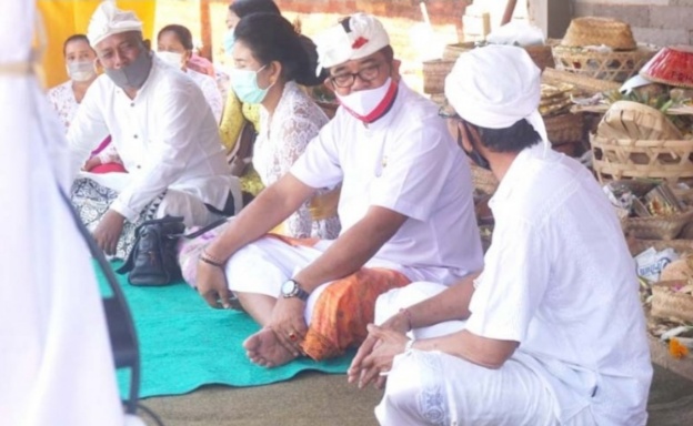 Bupati Suwirta Ajak Krama Disiplin Prokes Covid-19