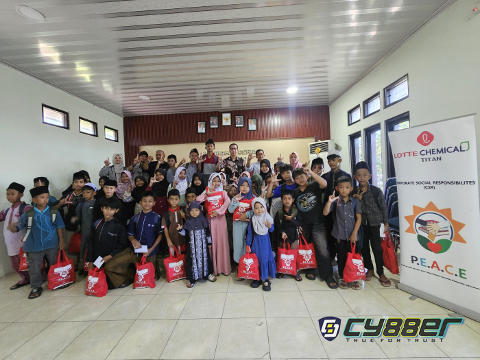 40 Anak Yatim di Gerem Terima Paket Bingkisan dari PT LCTN
