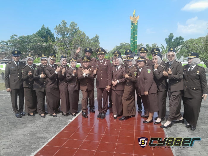 Peringati Hari Lahir Ke-80, Kejari Klaten Ziarah ke Makam Pahlawan