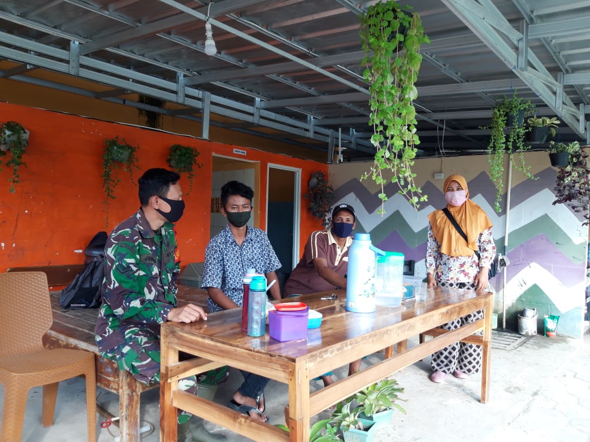 Tak Hentinya Serda Junaidi, Himbau Warga Binaanya untuk Patuhi Prokes