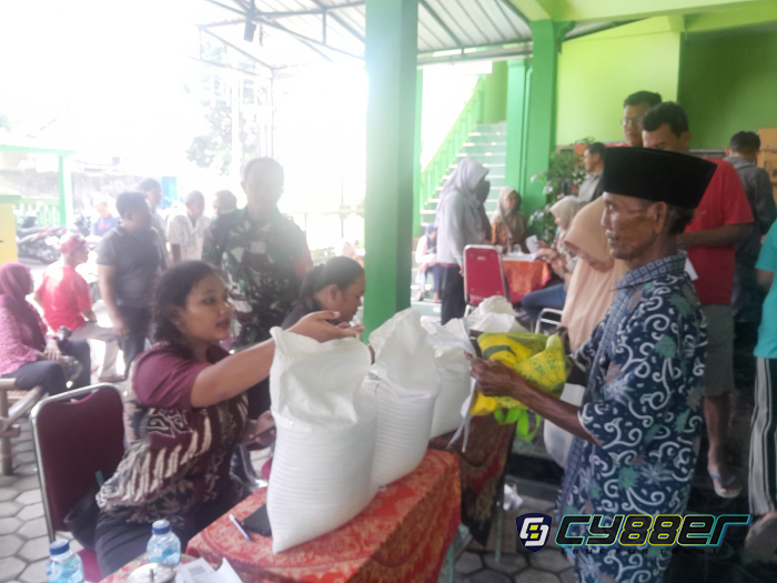 528 Keluarga di Desa Delanggu Terima Bansos Beras dan Minyak Goreng