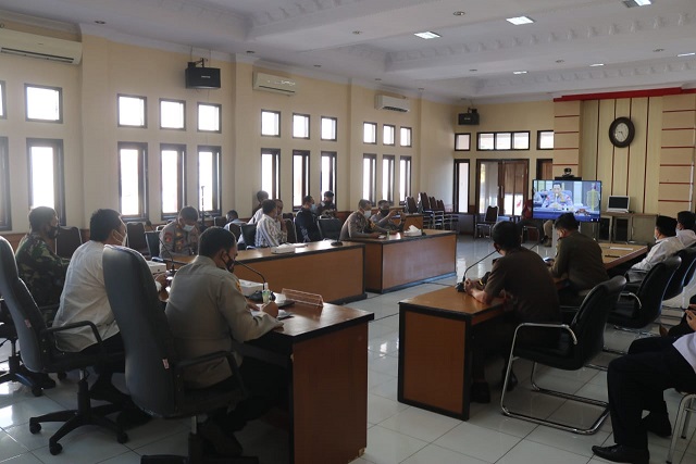 Polres Majalengka Polda Jabar Bersama Forkopimda Mengikuti Vicon Rapat Lintas Sektoral Ops Ketupat Tahun 2021