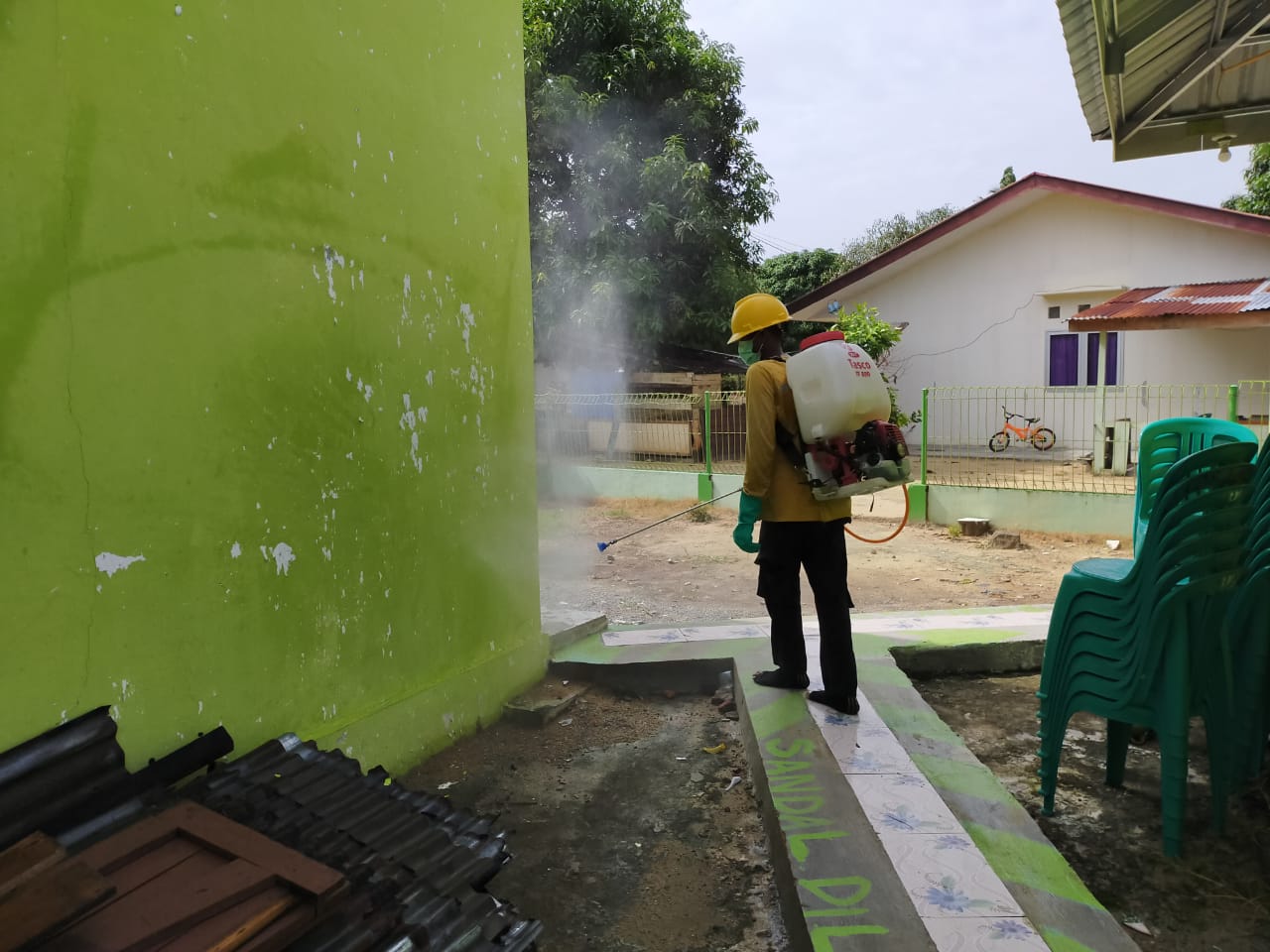 PT. Tunggal Perkasa Plantation Lakukan Penyemprotan Cairan Disinfektan di Area Perusahaan dan Ruangan Kerja