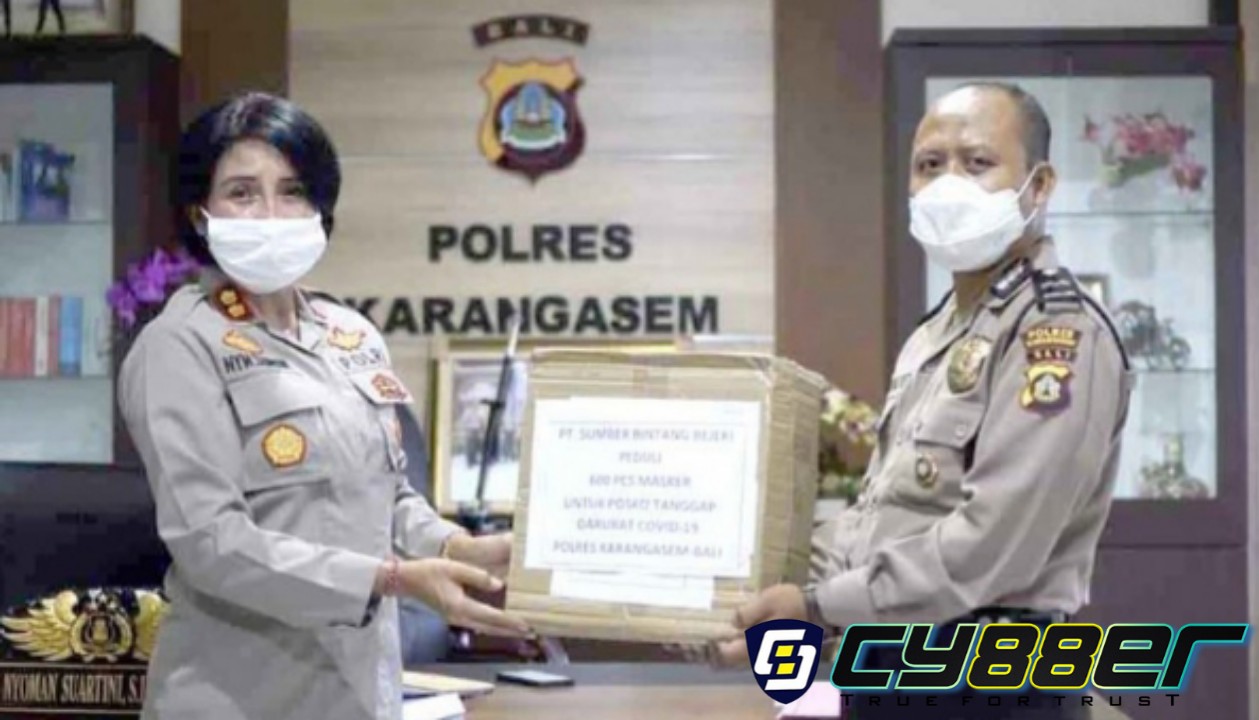 Kapolres Karangasep, AKBP Ni Nyoman Suartini Terima Bantuan Masker