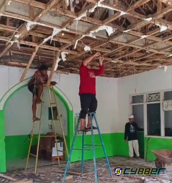 Masjid Al Hidayah Butuh Uluran Tangan, Warga Ciwalen Gotong Royong Bangun Rumah Allah