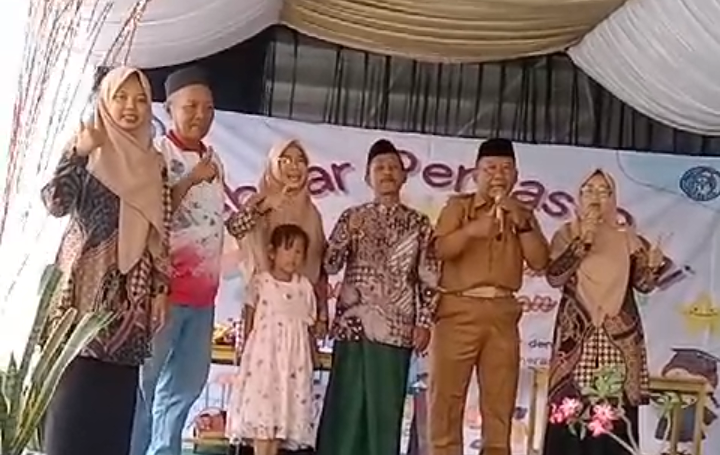 Kades Jatitujuh Majalengka, Dinilai Tak Netral Saat Hadiri Undangan Kenaikan Kelas, Ajak Orang Tua Siswa Dukung Salah Satu Balon Bupati