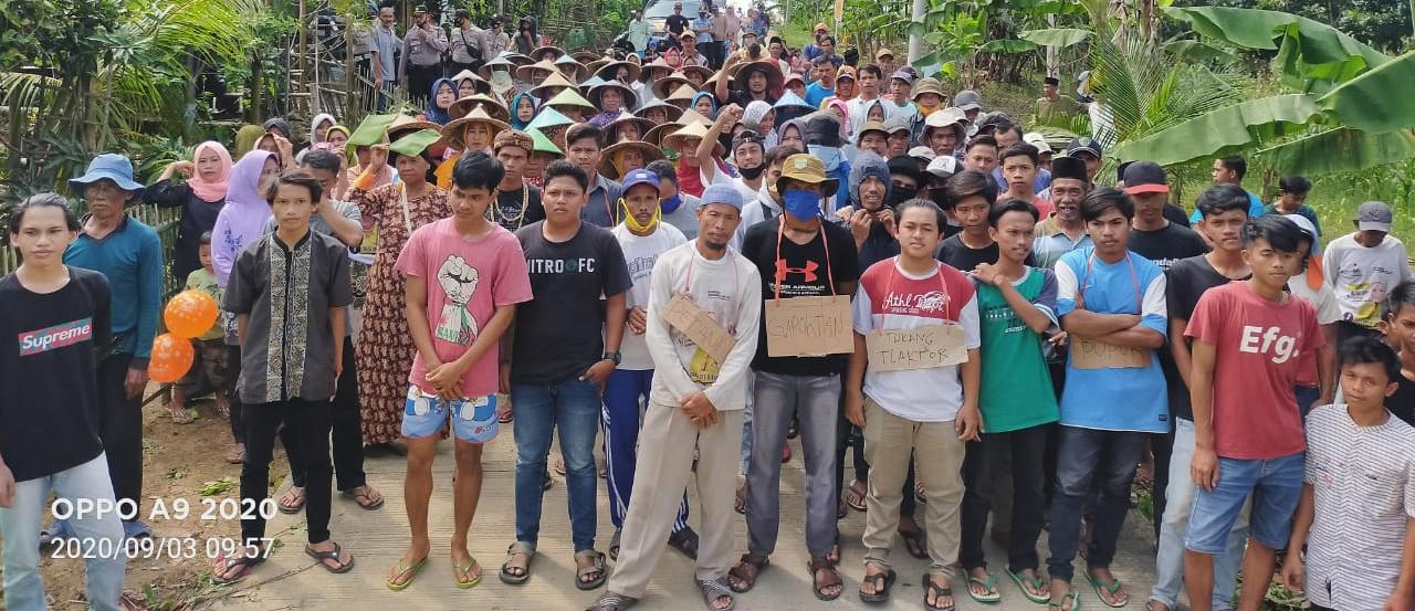 Ratusan Petani Sindangresmi Gelar Aksi Manifesto di Kantor UPT Pertanian