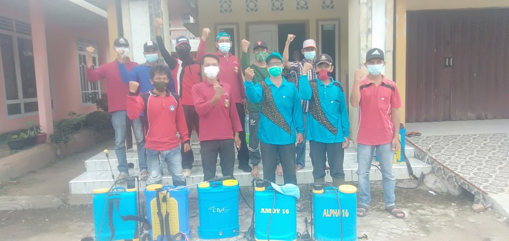 Pekon Banjar Negeri Semprot Disinfektan di Tiap Pedukuhan