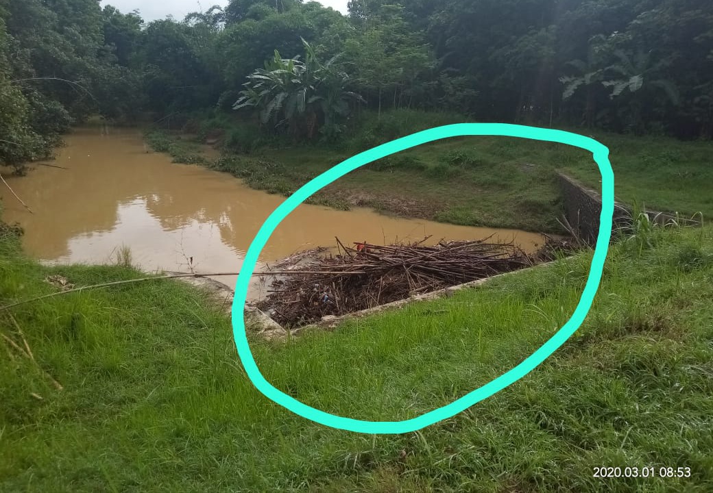 Tumpukan Sampah di Sungai Cibaganjing Sebabkan Terjadinya Banjir