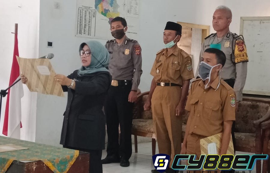 Jajaran Kepolisian Sektor Cikoneng Ciamis Hadiri Pelantikan Kadus Cihideung Desa Budiasih