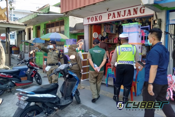 Petugas Gabungan di Sumedang Tindak Sejumlah Pelanggar PPKM Darurat