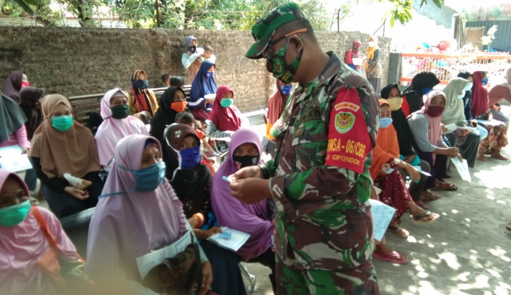 Koramil 1506 Cibingbin Kuningan Monitorring   Penyaluran Bantuan Sosial Tunai (BST)  Desa Cipondok