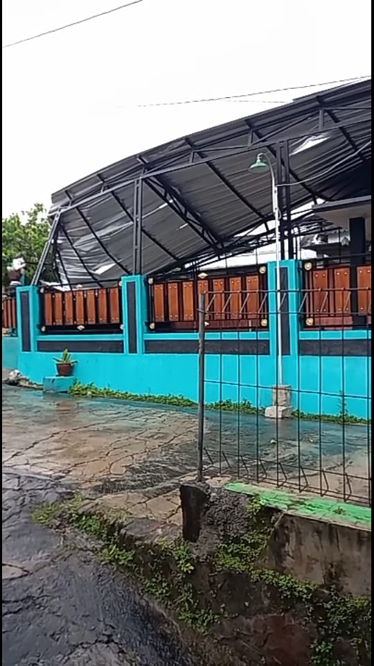 Hujan Deras Disertai Angin Kencang Landa Wilayah Klaten