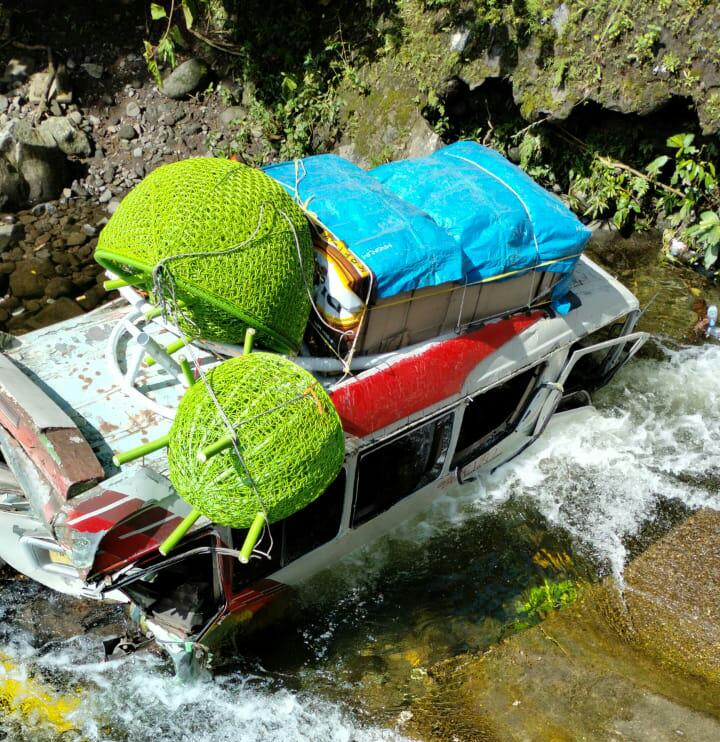 Truk Sarat Muatan Hantam 9 Mobil Akibat Rem Blong di Objek Wisata Lembah Anai