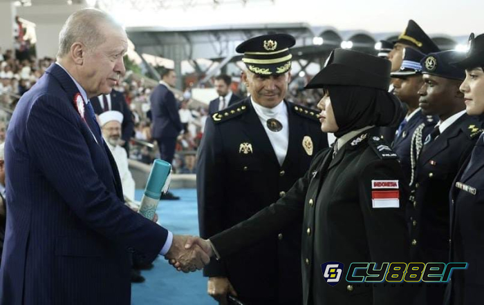 Inspiratif! Briptu Putri, Polwan Riau Lulusan Terbaik Akademi Kepolisian Turki 2025