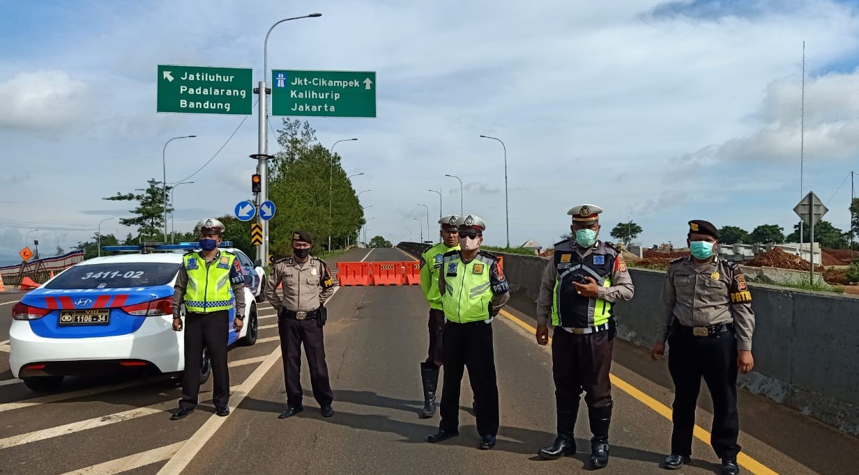 Polres Purwakarta Laksanakan Intruksi  Ingatkan Kepada Para Pemudik Harus Melengkapi SIKM