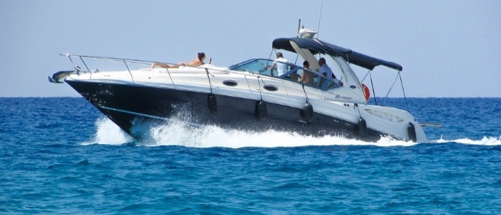 Sebuah Speedboat yang Membawa 10 Atlet Sepakbola Hilang di Perairan Laut Maluku