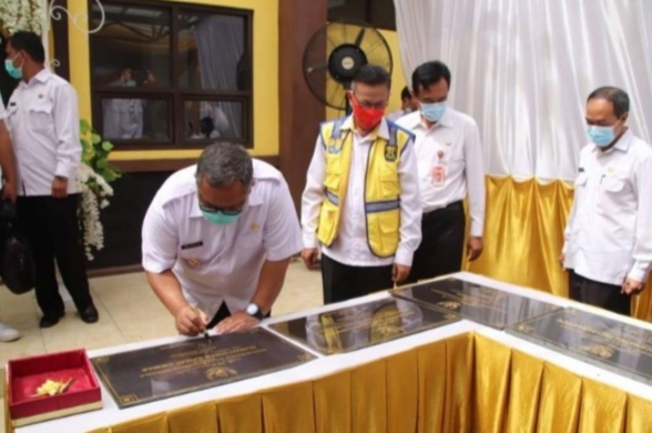 Bupati Sukabumi H.Marwan Hamami Meresmikan Enam Gedung Perkantoran