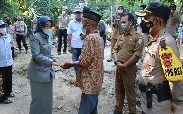 Usai Direnovasi oleh Kapolres Cirebon Kota Polda Jabar, Rumah Warga Desa Kedungjaya Diresmikan Wabup Cirebon