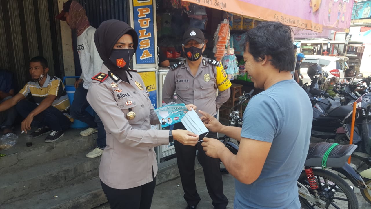Polsek Babakan Madang Lakukan Himbauan Untuk Ajak Masyarakat Disiplin  Protokol Kesehatan