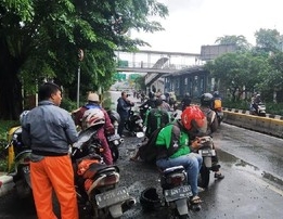 Akses Jalan Gunung Sahari ke Mangga Dua Terhambat Akibat Banjir
