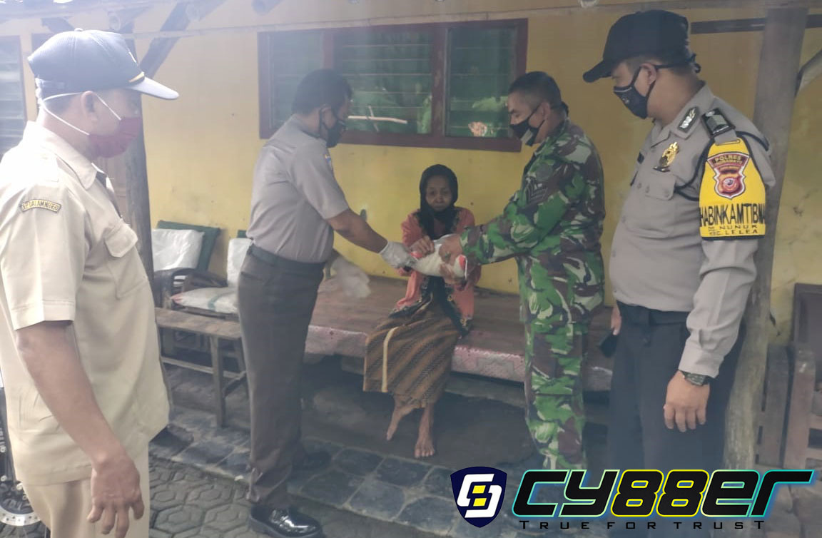 Polsek Lelea Berikan 88 Karung Beras Untuk Masyarakat Kurang Mampu