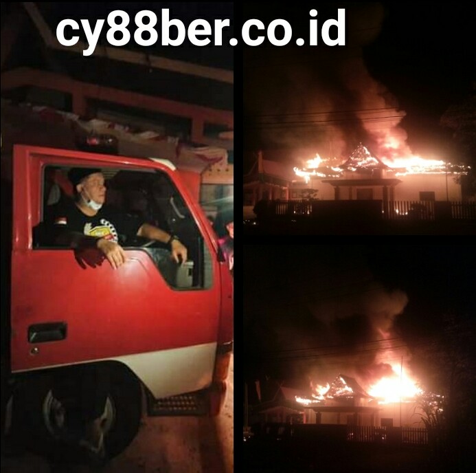 Bupati Inhu Kemudikan Sendiri Mobil Damkar Menuju Lokasi Kebakaran Gedung Farmasi