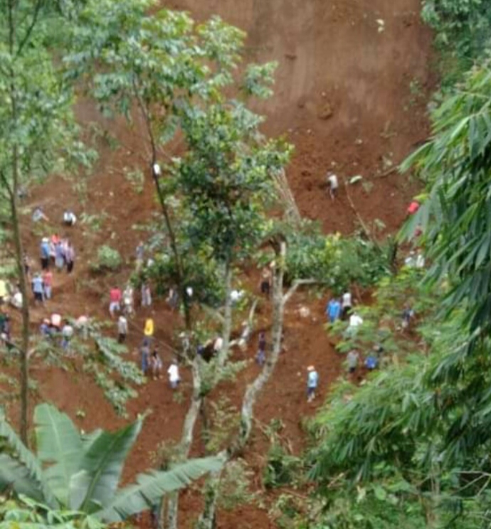 Petani Bernasib Naas Tertimbun Longsor di Kaki Gunung Slamet