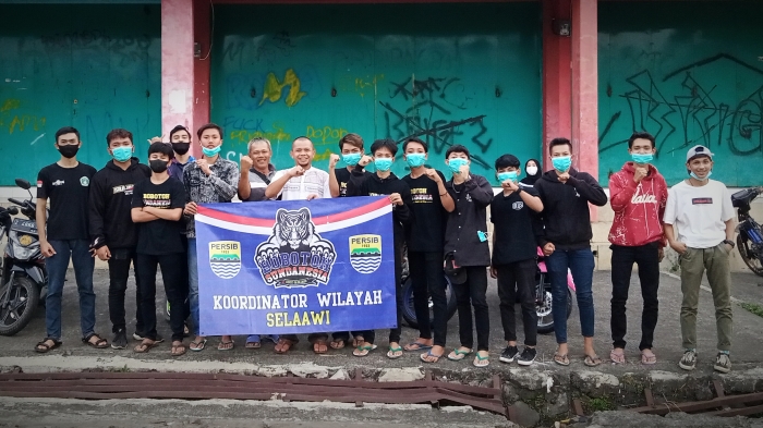 Bobotoh SundaNesia Bagikan Takjil Gratis