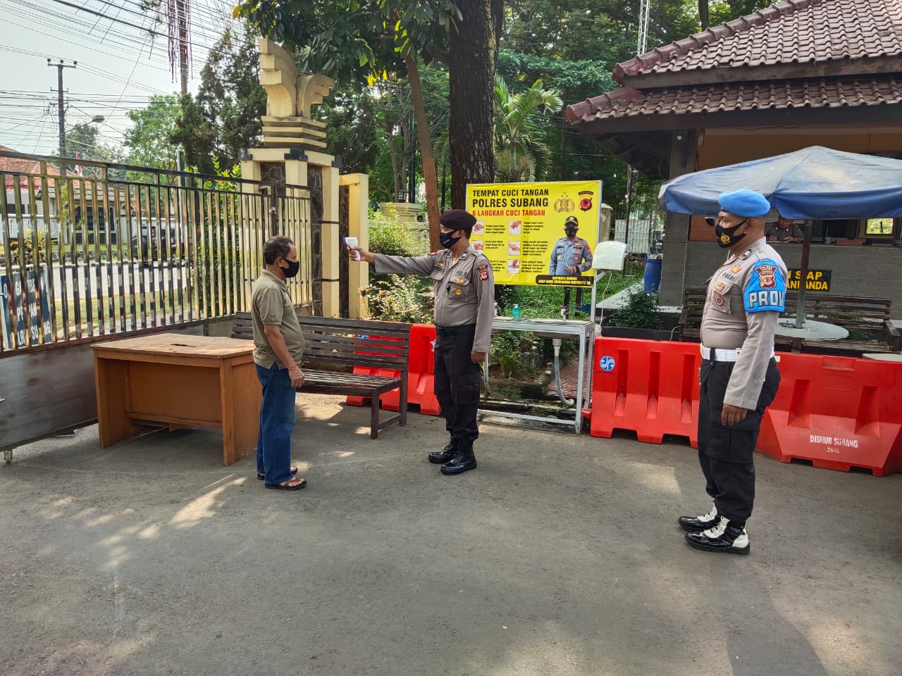 Cegah Penyebaran Covid -19, Polres Subang Polda Jabar Terus Pantau Pengunjung Dan Personel Agar Terapkan 3M