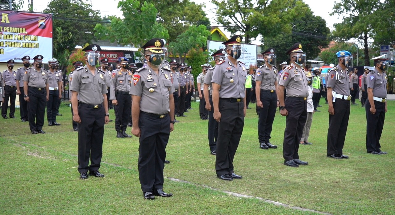 Kapolres Batang Pimpin Upacara Kenaikan Pangkat Perwira dan Bintara