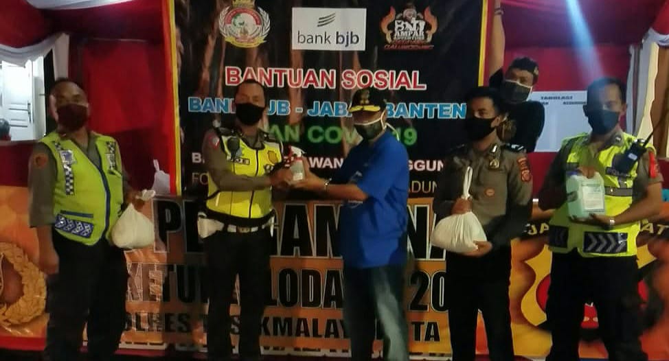 Menjelang Idul Fitri, Abah Anton Bersama Tim Galunggung Bagikan Bantuan BJB Tasikmalaya Kepada Petugas Siaga, Masyarakat Dan Ulama