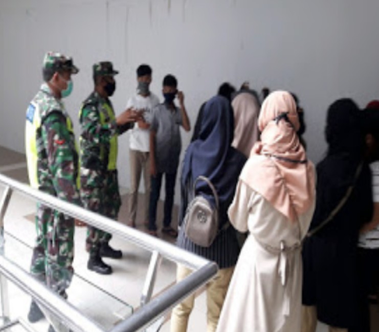 Babinsa Koramil 04/Mandau Peltu Jefri Dian, Ajak Masyarakat Ikuti Protokol Kesehatan