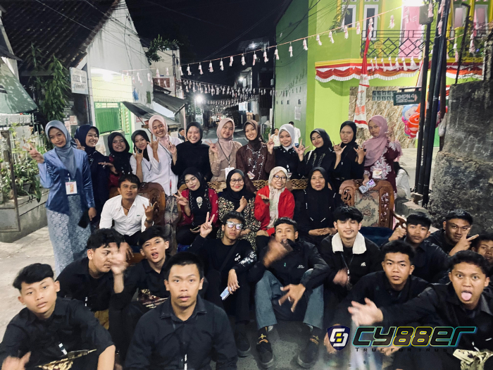 Pentas Seni Dan Kreasi Warga Kampung Hampor, Meriahkan Puncak HUT RI Ke.81