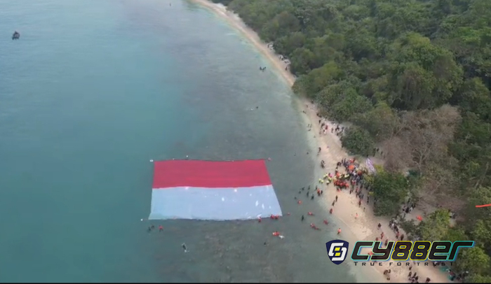Merah Putih Berkibar di Selat Sunda, Lanal Banten Gaungkan Nasionalisme dan Konservasi Laut