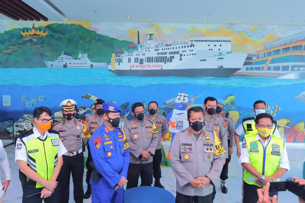 Kapolda Beserta Pju Kunker Sipropam ASDP Pelabuhan Bakauheni