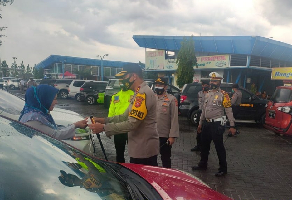 Arus Balik Libur Panjang, Kapolres Majalengka Polda Jabar Himbau 3M Pada Pengunjung Rest Area Tol Cipali