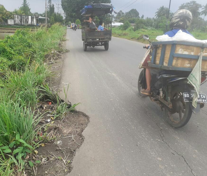 Jalan Lintas Lubuk Linggau Yang Memprihatinkan