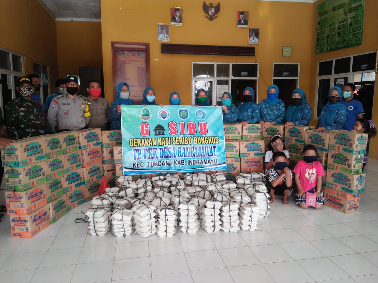Polsek Tukdana Berpartisipasi Dalam Gerakan 1000 Nasi Bungkus, (Gasibu)