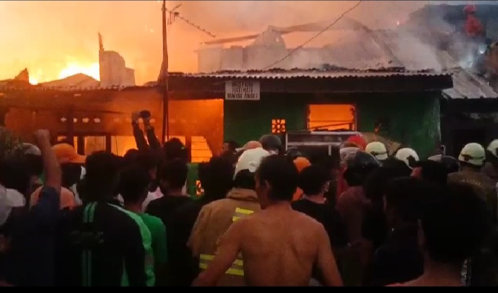 Kebakaran di Pemukiman Padat Bali Mester Jatinegara