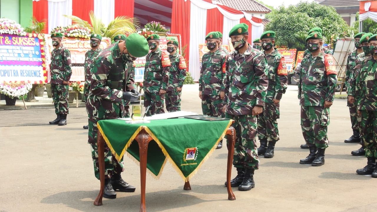 Danrem 052/Wkr Pimpin Sertijab Dandim 0510/Trs Kepada Letkol Inf Bangun Siregar