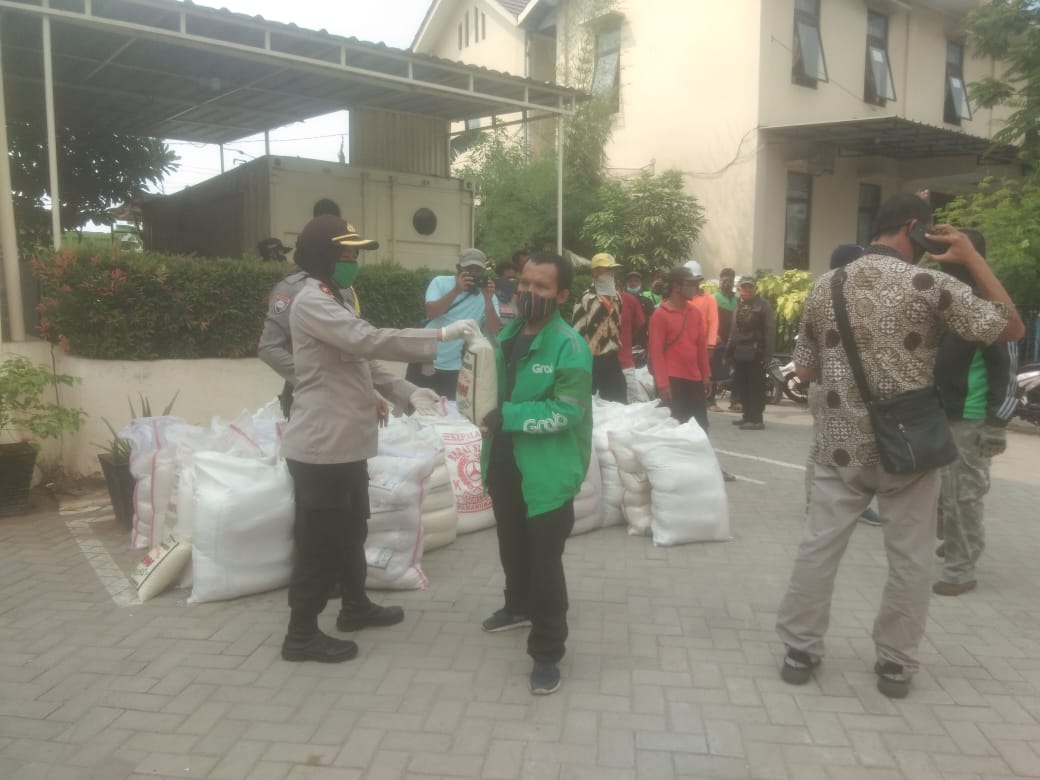 Ditengah Dampak Covid-19,  Polsek Kawasan Sunda Kelapa Bersama PT. BJL Berikan Bantuan Beras