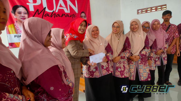 Kadarwati Kembali Salurkan PIP Aspirasi Puan Maharani, Sasar 60 Siswa SD di Trucuk