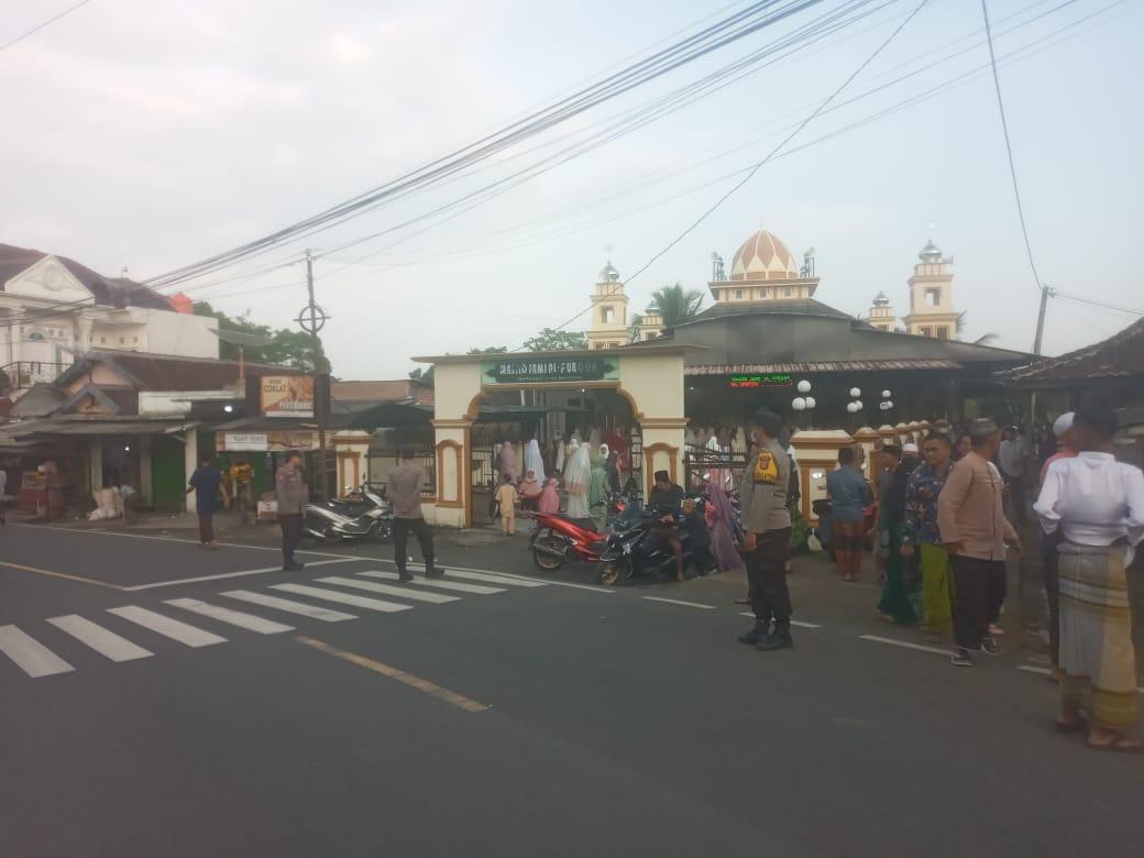 Kapolsek Cilograng Melaksanakan Pengamanan Shalat Idul Fitri 1445 H/2024 