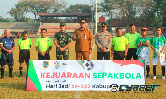 Dandim Klaten Bersama Bupati dan Kapolres Resmi Buka Kejuaraan Sepak Bola Hari Jadi Ke-222 Kabupaten Klaten