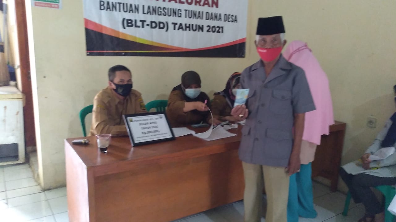 Pemdes Kutajaya Kembali Salurkan BLT-DD Tahap IV