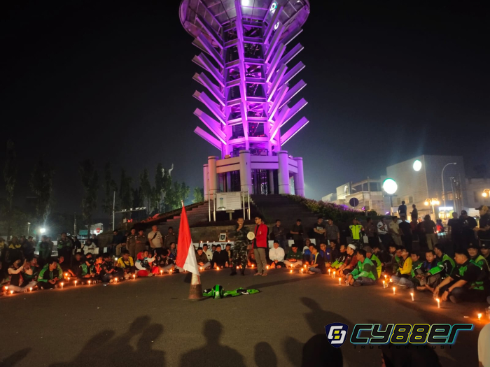 Aksi Doa Bersama Driver Ojol, GMNI, dan Gemma Al Khairiyah Digelar di Tugu Landmark Cilegon